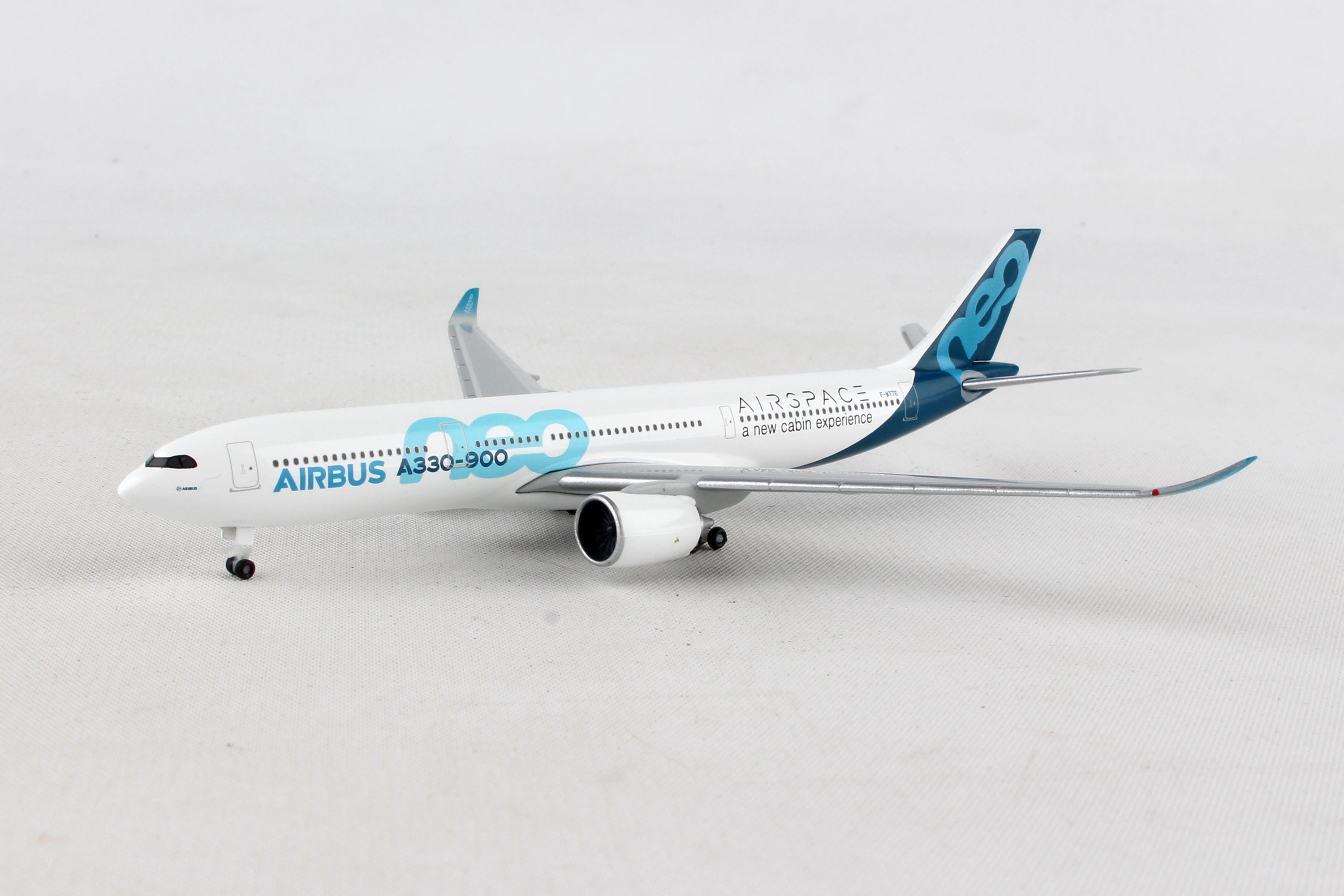 Herpa Wings HE531191 Airbus House A330-900Neo 1/500