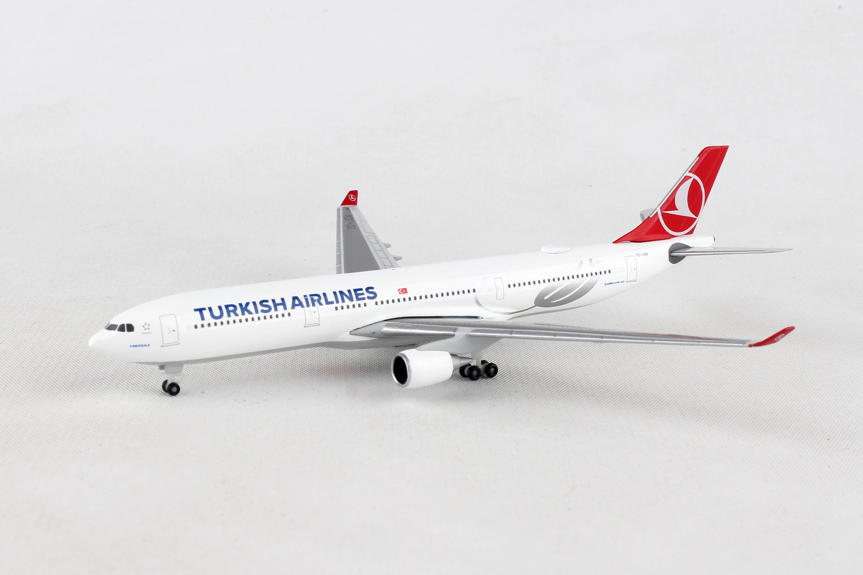 Herpa Wings HE531443 Turkish A330-300 1/500