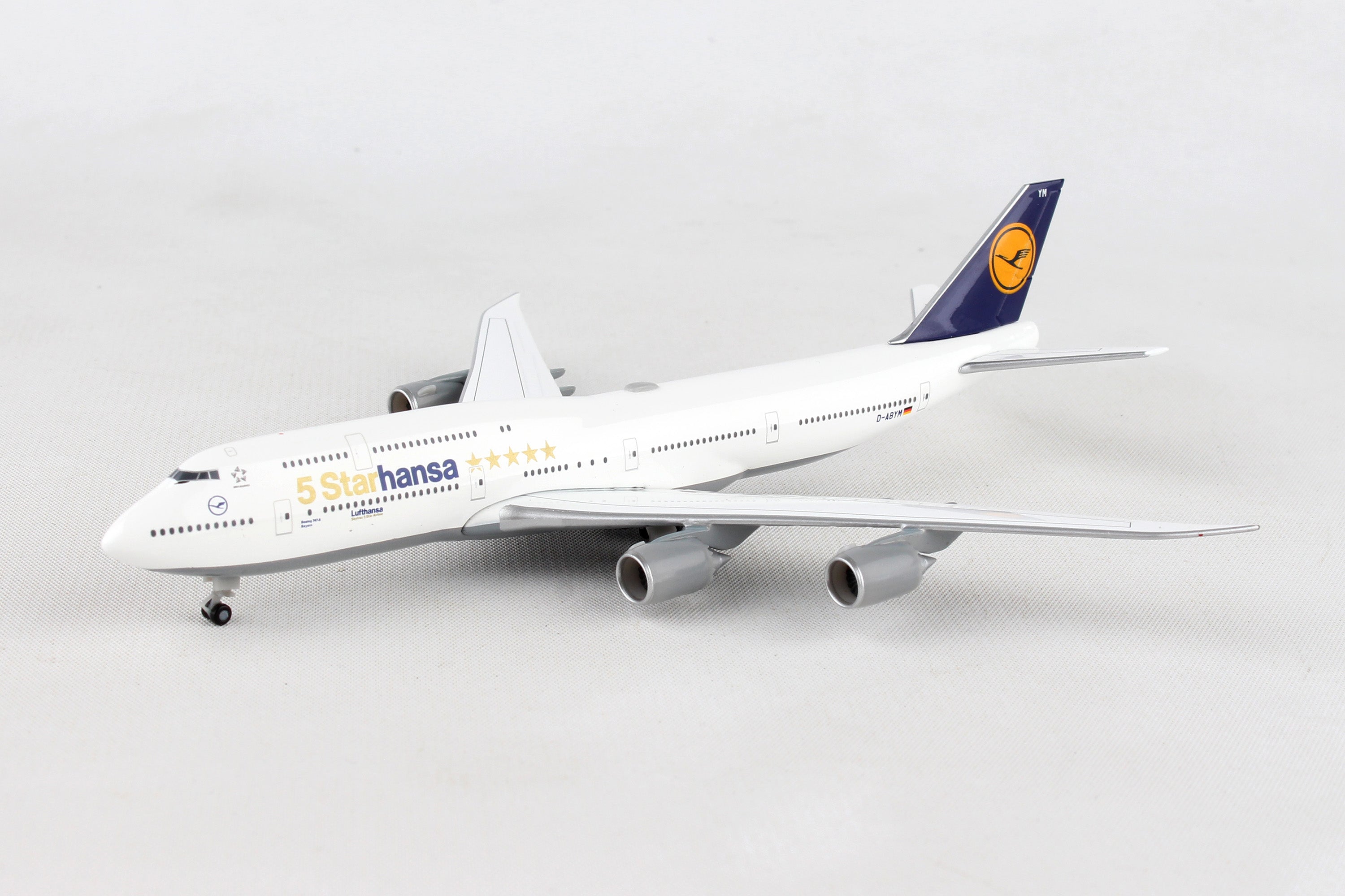 Herpa Wings HE531504 Lufthansa 747-8 1/500 Starhansa