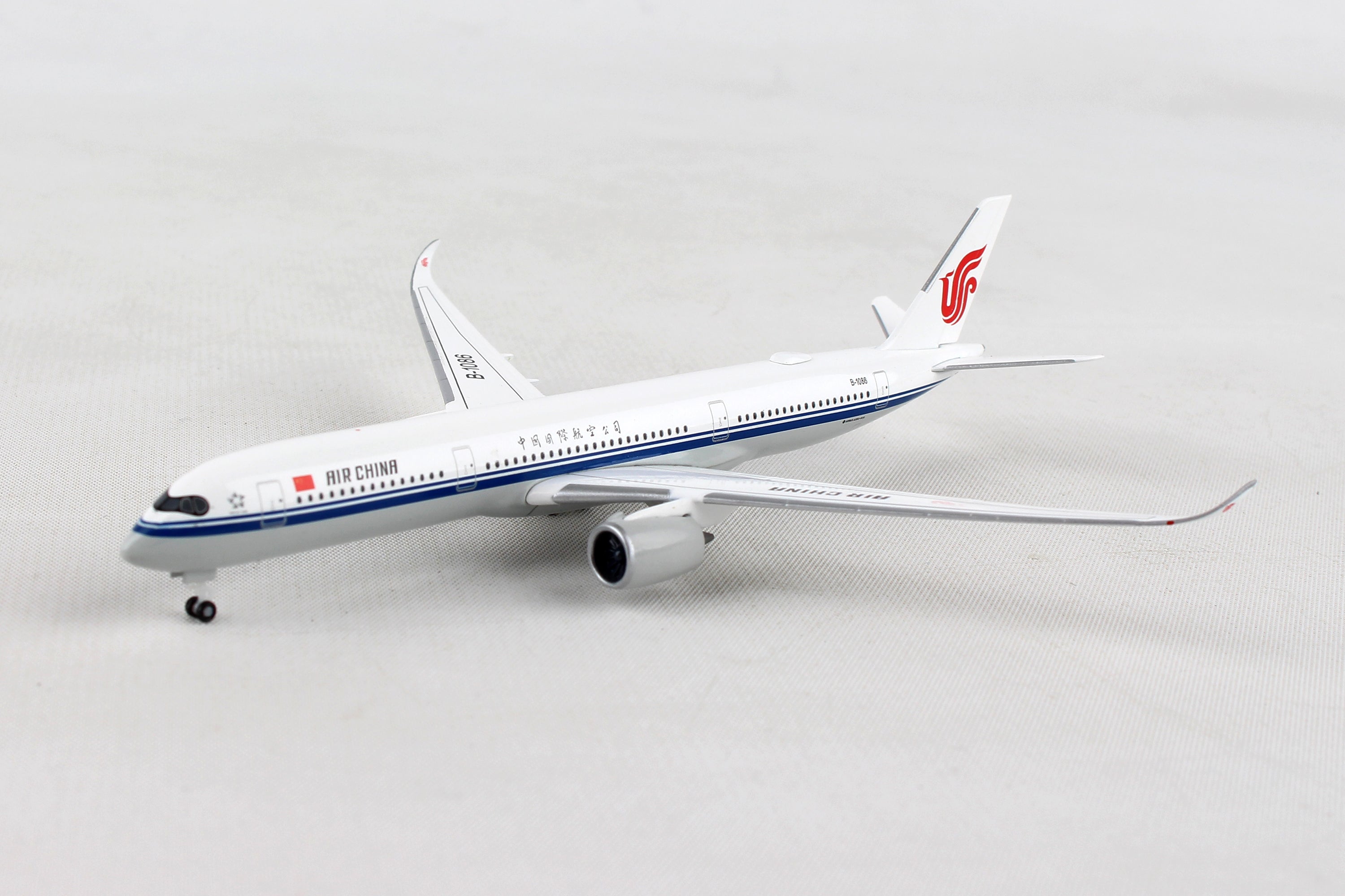 Herpa Wings HE531917 Air China A350-900 1/500