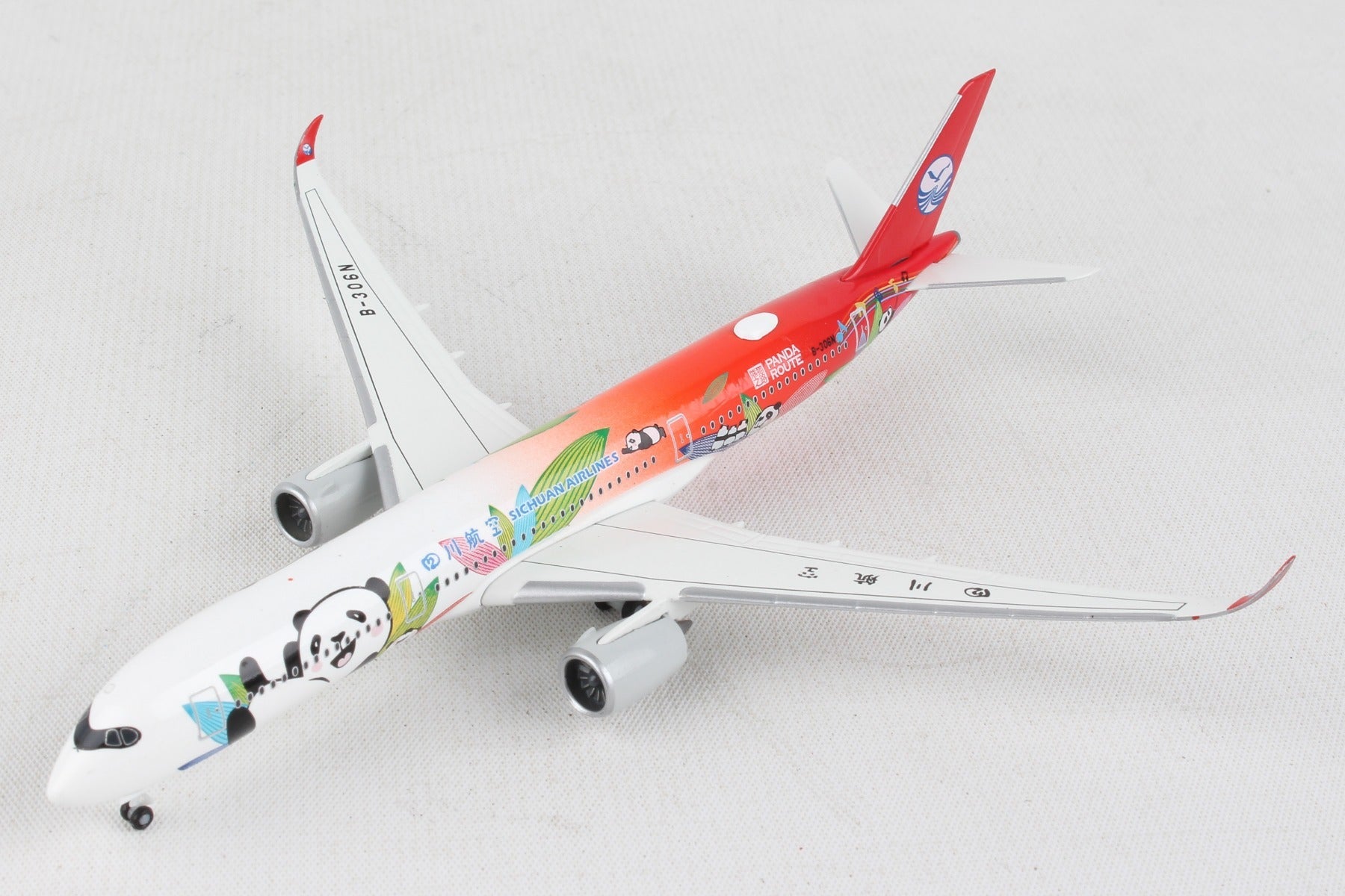Herpa Wings HE534499 Sichuan A350-900 1/500 Panda Route