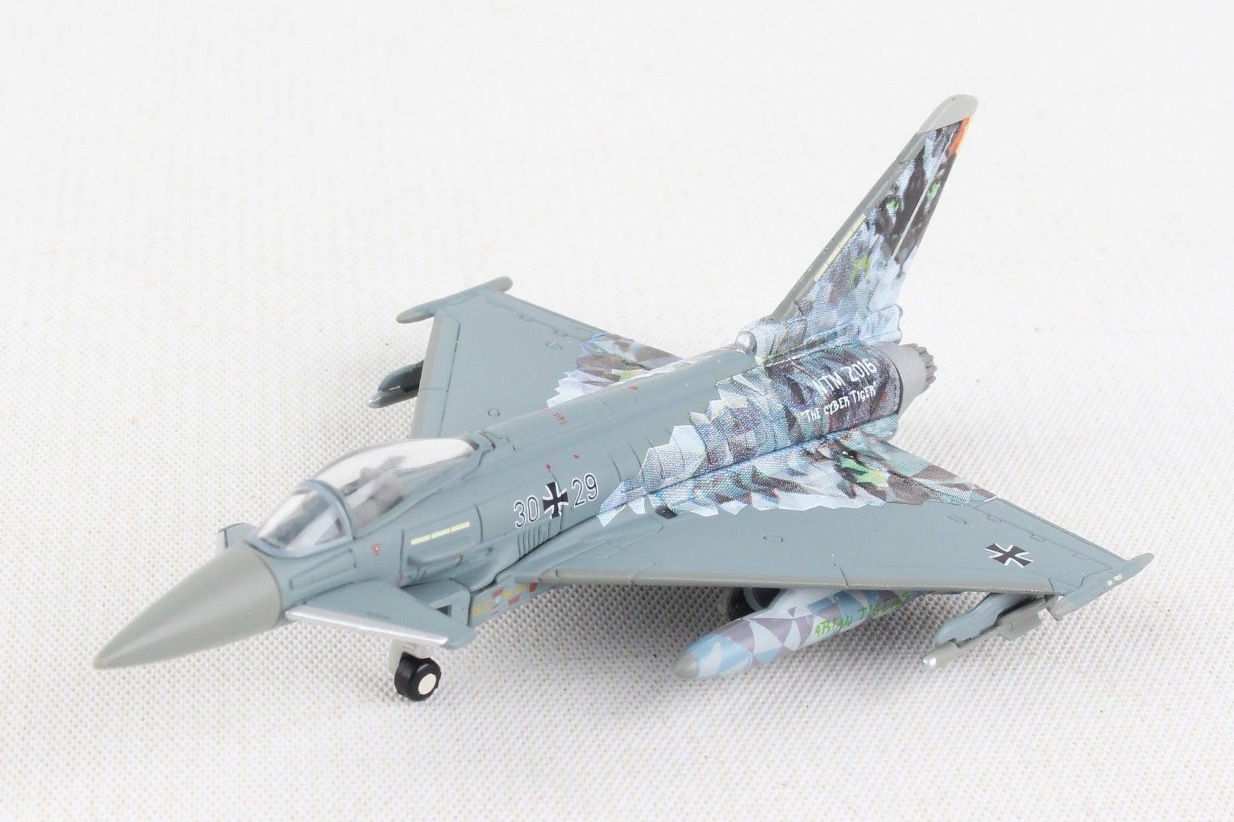Herpa Wings HE558327 Luftwaffe Typhoon 1/200 Taktlwg 74 Cybertiger