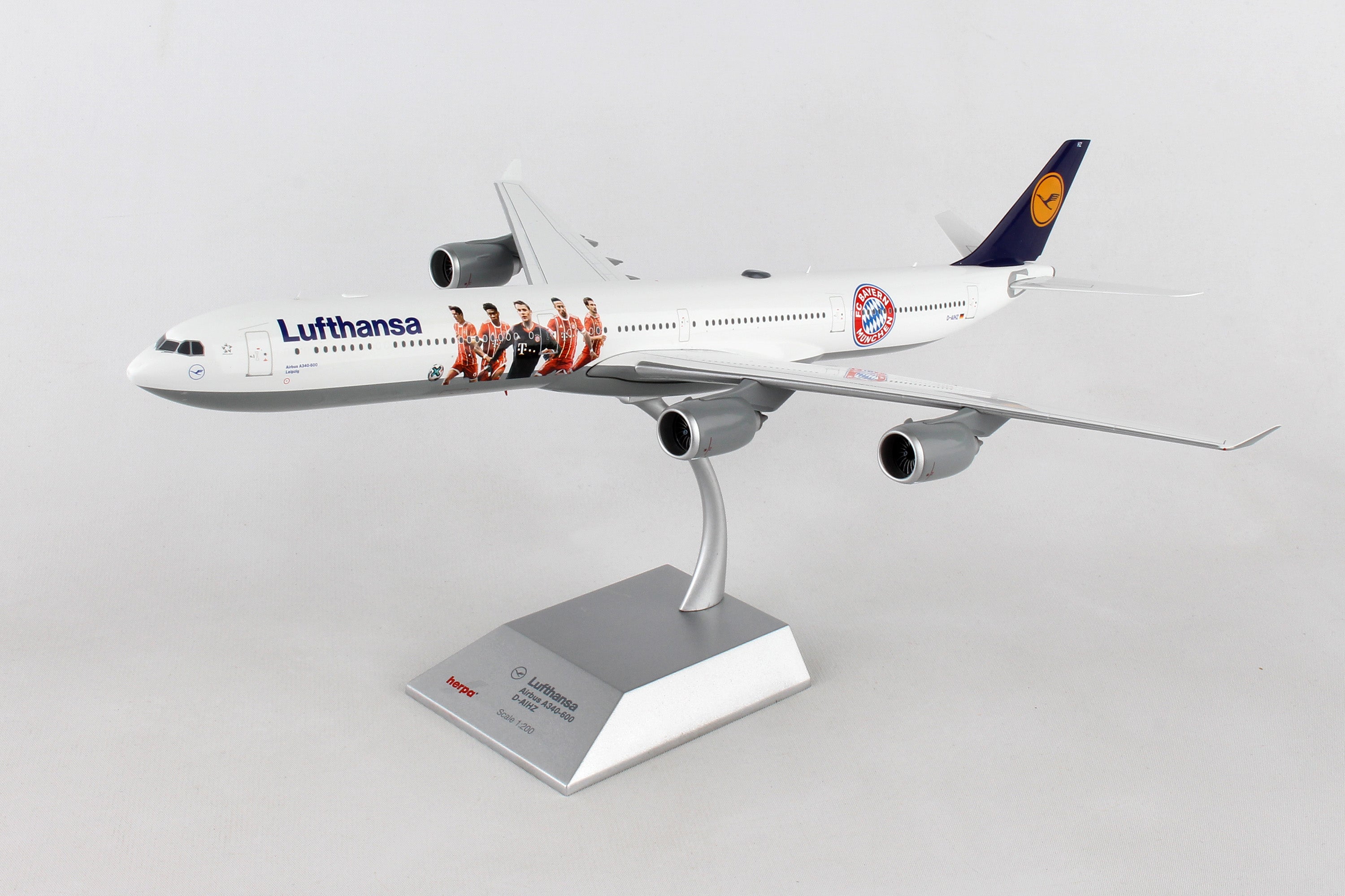 Herpa Wings HE558846 Lufthansa A340-600 1/200 Fc Bayern Audi Tour 2017