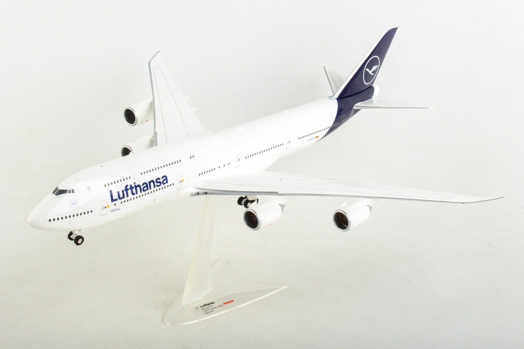 Herpa Wings HE559188 Lufthansa 747-8 1/200 New Livery