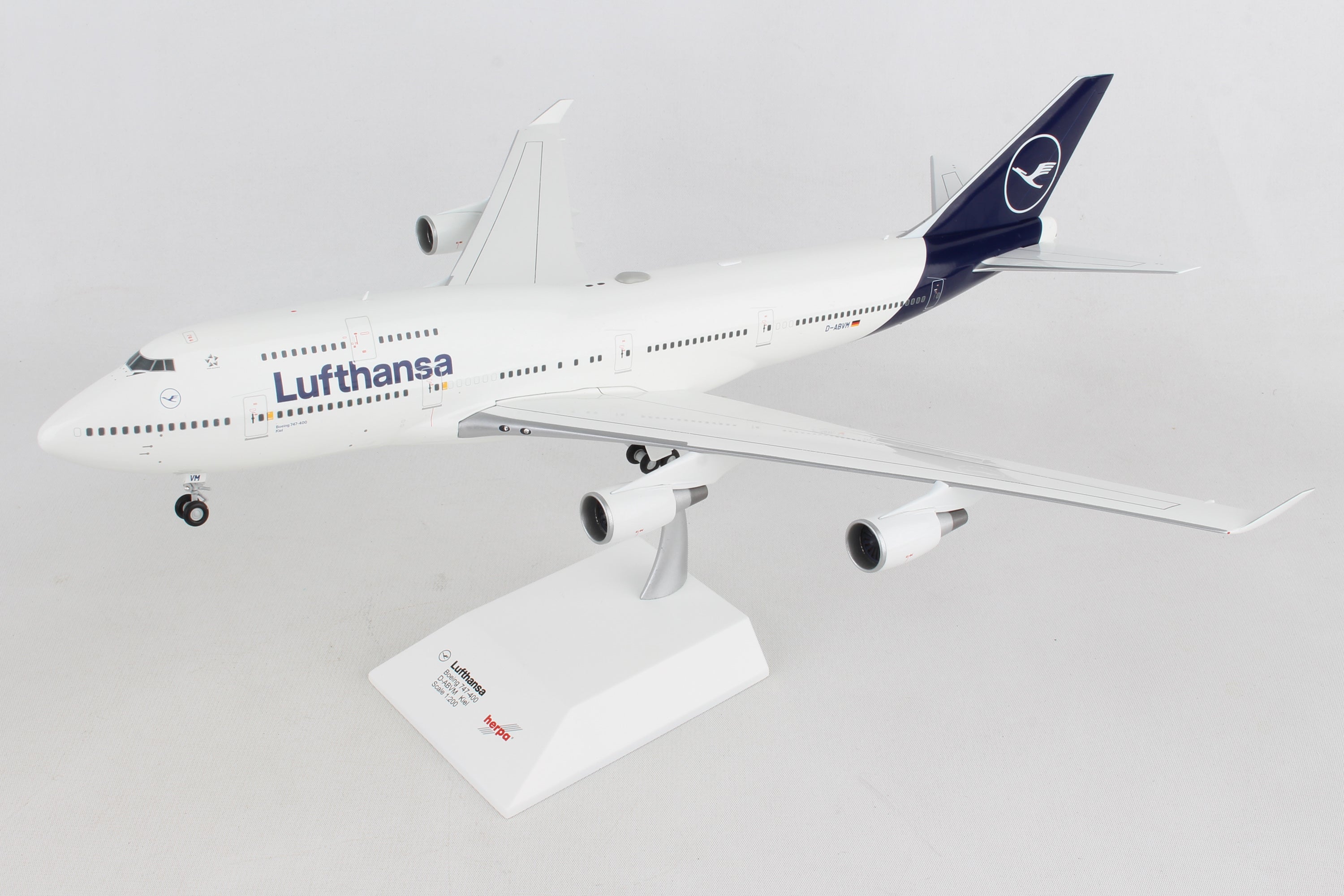Herpa Wings HE559485 Lufthansa 747-400 1/200 New Livery Die-Cast
