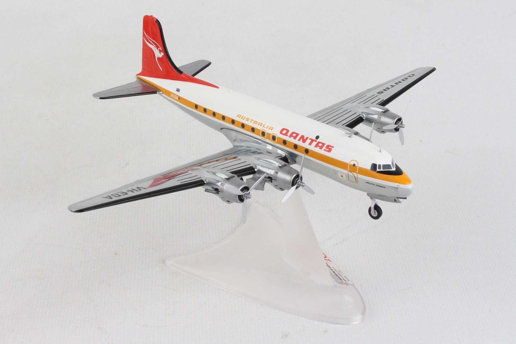 Herpa Wings HE570855 Qantas Dc-4 1/200