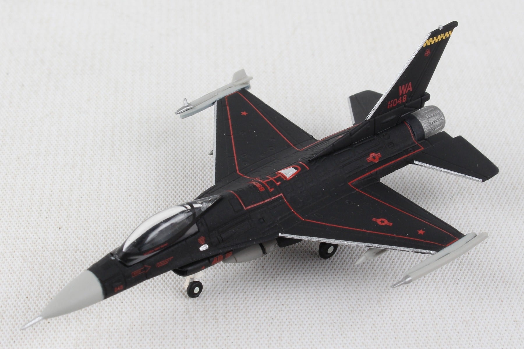 Herpa Wings HE571098 Usaf F-16C 1/200 64Th Agressor Sqn Nellis Afb Wraith