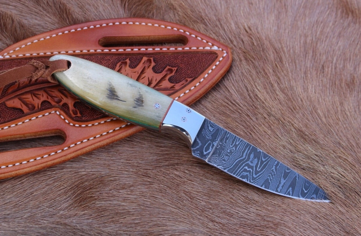 HIGHLAND HITCH – WORKING BUCKAROO KNIFE WITH DAMASCUS STEEL & MOUNTAIN SHEEP HORN