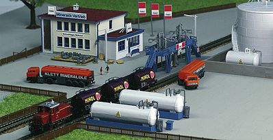 Kibri 36727 Z Scale Office Building w/Fuel Tanks -- 3-15/16 x 2-3/8 x 2" 10 x 6.6 x 5cm; 4-3/4 x 1 x 1-9/16" 12 x 2.5 x 4cm