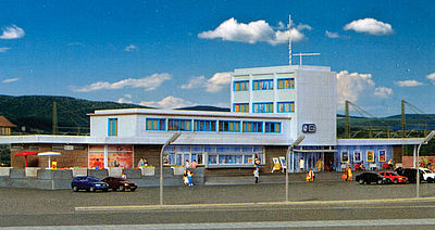 Kibri 37400 N Scale Boblingen Station w/Floor-Mounted LED Lighting -- Kit - 18-1/8 x 4-1/8 x 3-15/16" 46 x 10.5 x 10cm