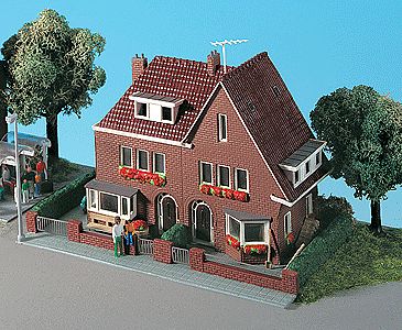 Kibri 38325 HO Scale Amselweg House -- 6-3/16 x 4-3/16 x 3-5/8" 15.5 x 10.5 x 9.5cm