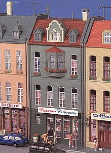 Kibri 38392 HO Scale Stadthaus Pizzeria in Dusseldorf -- 3-1/2 x 3-1/2 x 7-7/8" 9 x 9 x 20cm