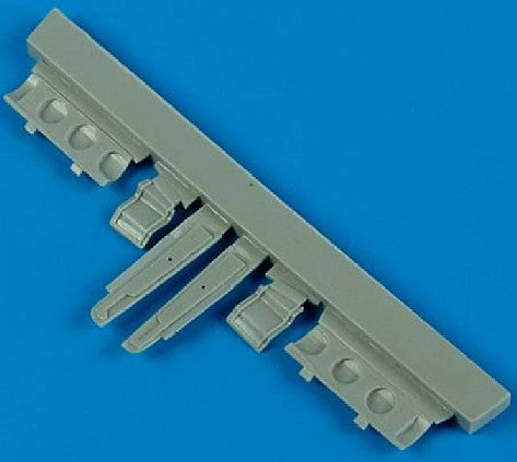 Quickboost 48449 1/48 P40 Undercarriage Covers for HSG (D)