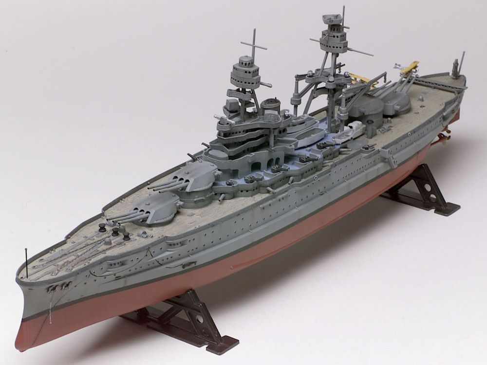 Revell 302 1/426 USS Arizona Battleship