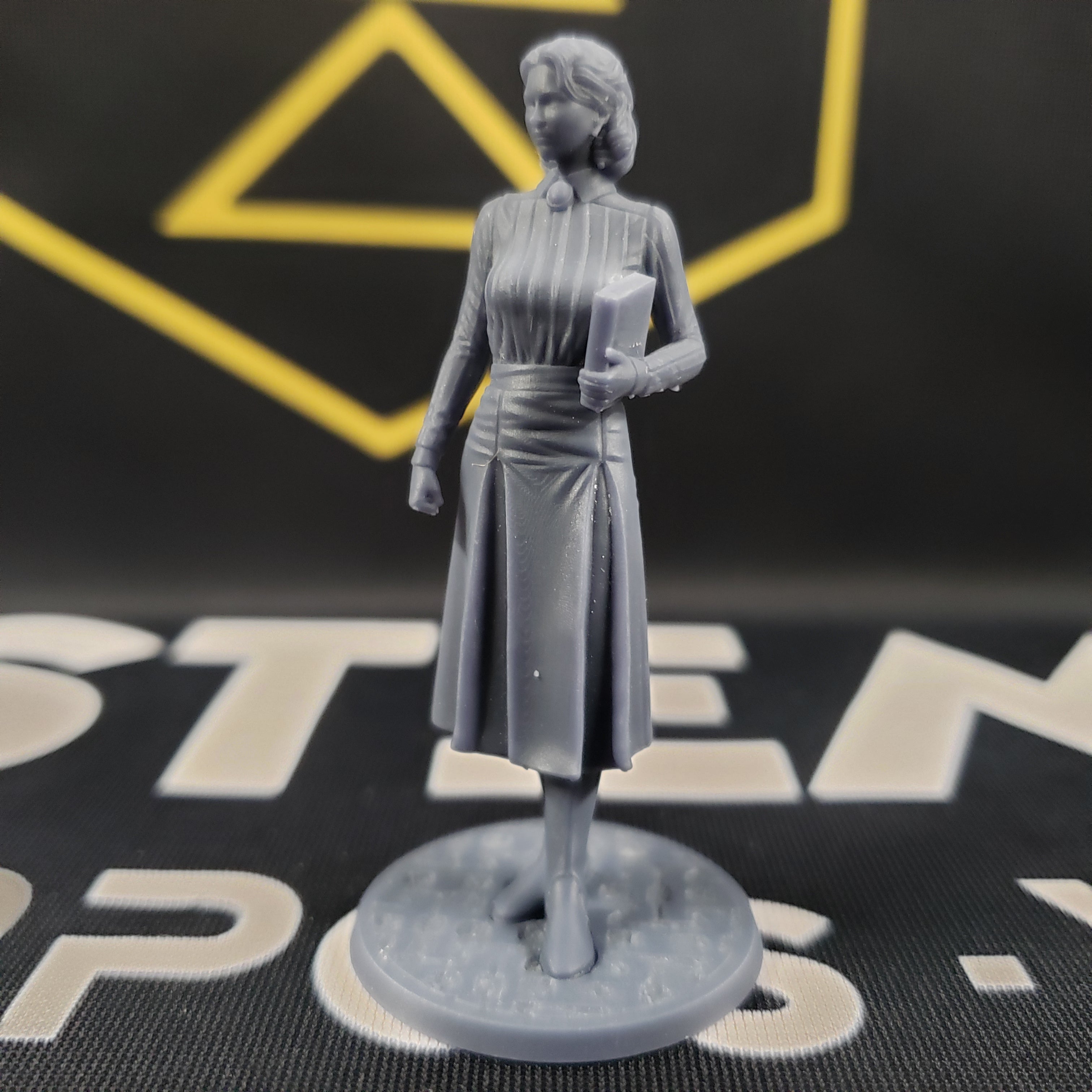 Arkham Compatible Investigator: The Psychologist (Carolyn Fern)