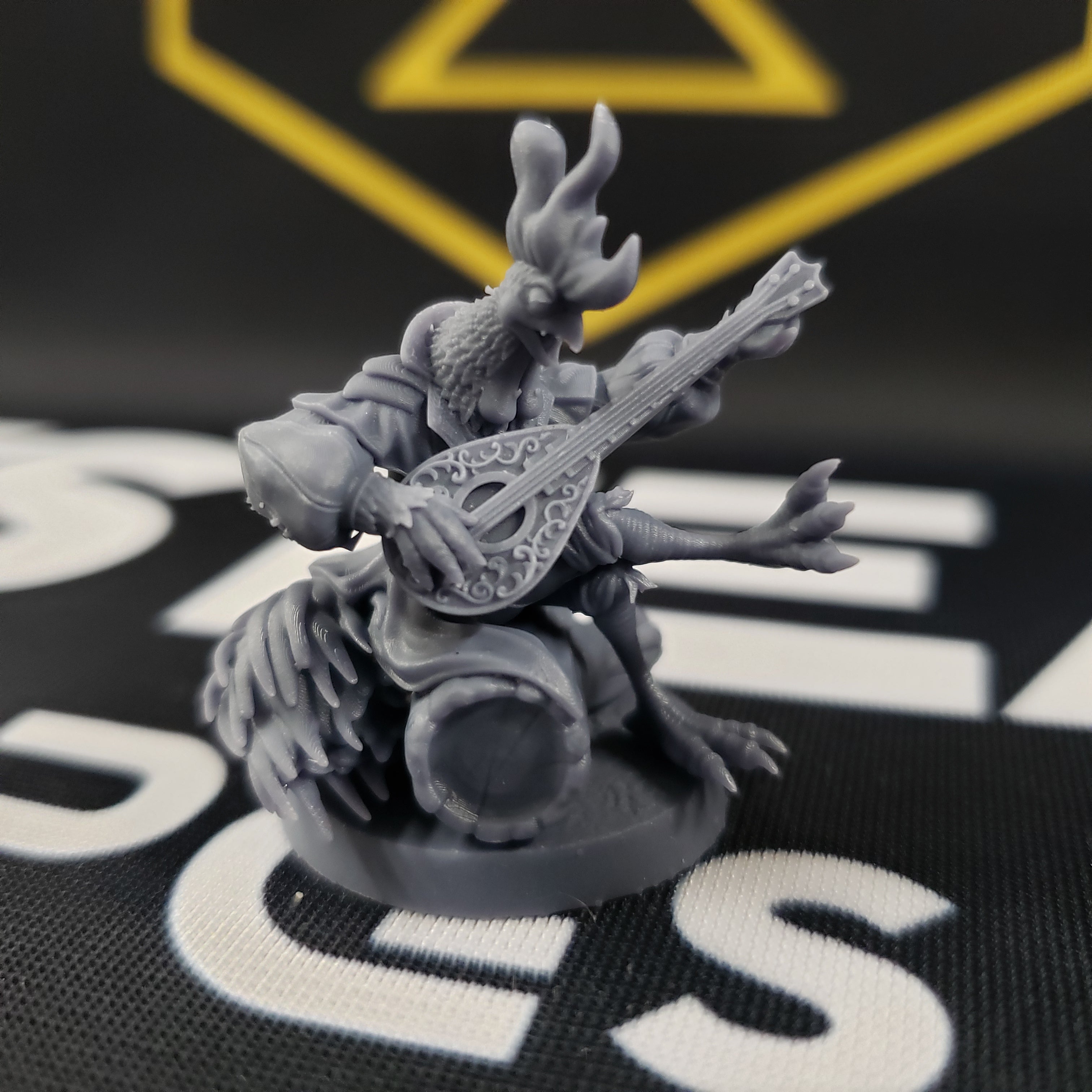 Evan A Vale (Male Aarakocra Rooster Bard)