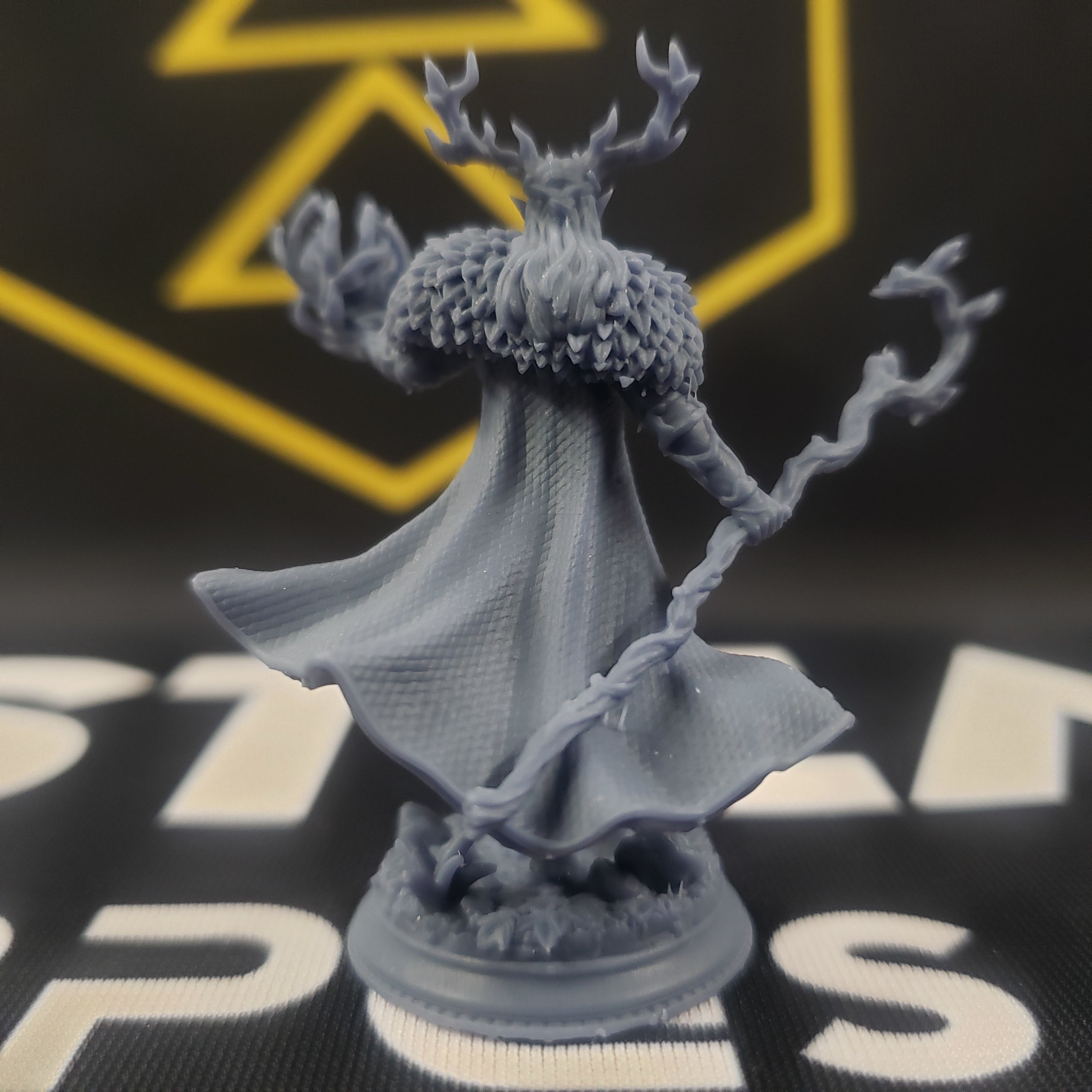 Pontifax the Emerald Eyed (Male Fey Elf Wizard)