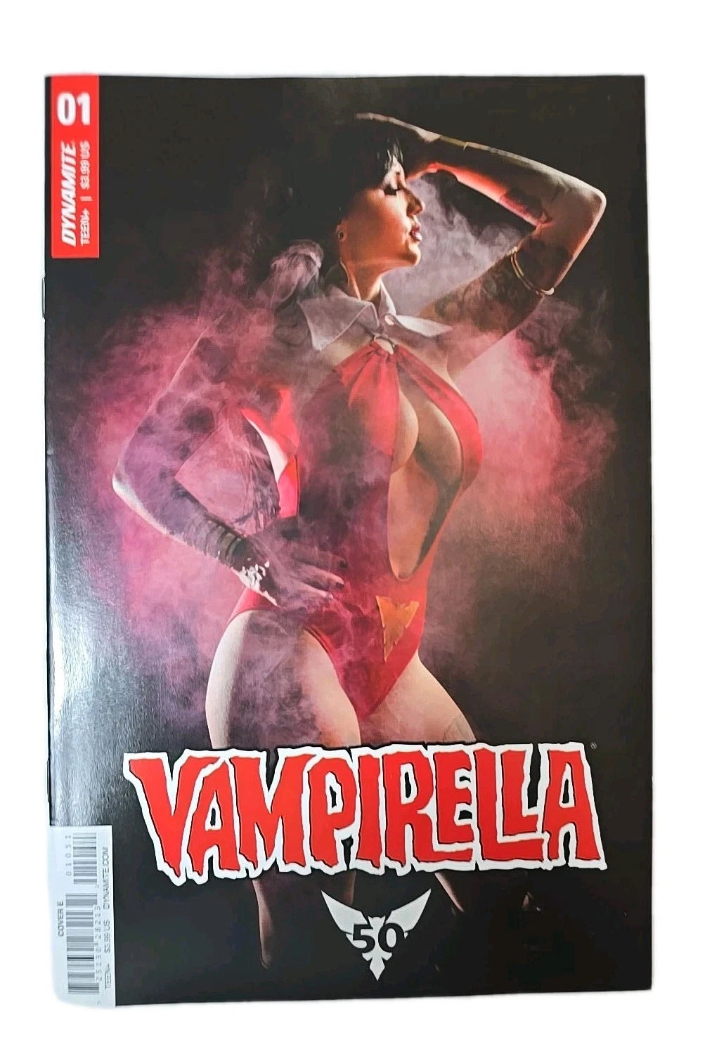 VAMPIRELLA #1 CVR E COSPLAY (07/17/2019)