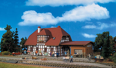 Vollmer 43501 HO Scale Spatzenhausen Station - Kit -- 33.8 x 13.7 x 12.5cm