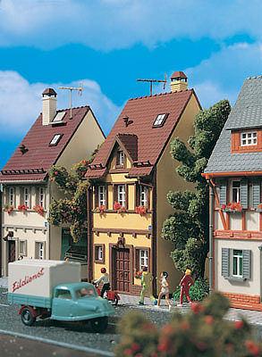 Vollmer 43671 HO Scale House (yellow) -- 2 x 3-5/16 x 5-5/16" 5.2 x 8.3 x 13.3cm