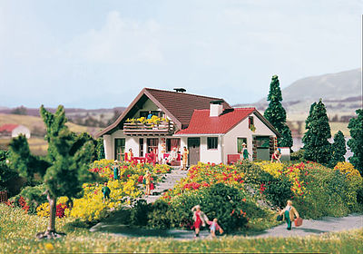Vollmer 47718 N Scale Ranch House -- 4-3/8 x 4-1/8" 11 x 10.5cm