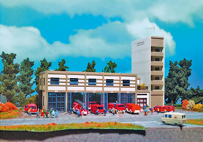 Vollmer 47909 N Scale Fire Station w/5 Bays - Kit (Plastic) -- 8 x 5-1/8 x 3" 20.5 x 13 x 7.5cm