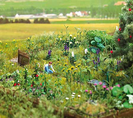 Walthers Scenemaster 1117 HO Scale Overgrown Garden -- Kit - 5-1/8 x 6-11/16 13 x 17cm