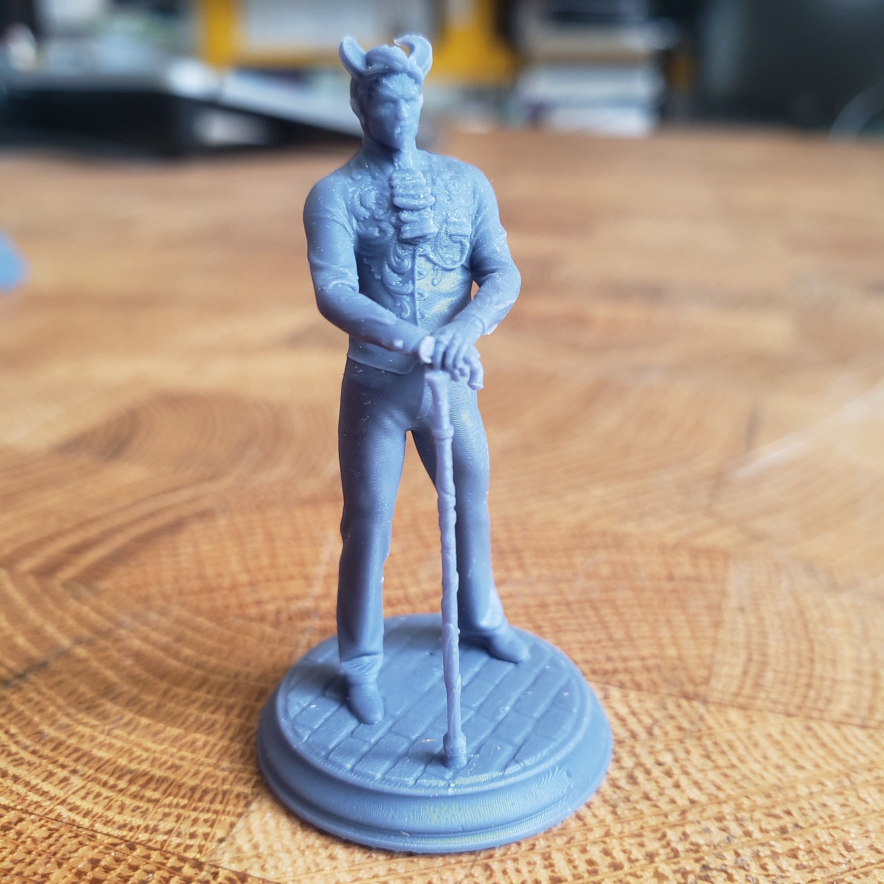 Xarvir Barikdral, The Fortunate (Male Tiefling Noble)