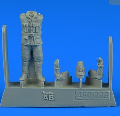 Aerobonus 480223 1/48 WWI French Pilot #3 (Standing, Arms Bent) (D)