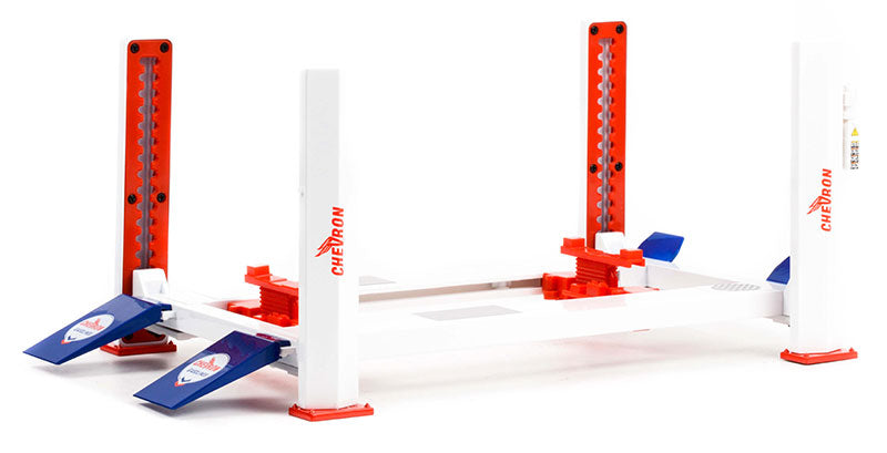 Greenlight 13637 1/18 Scale Chevron - Four-Post Lift