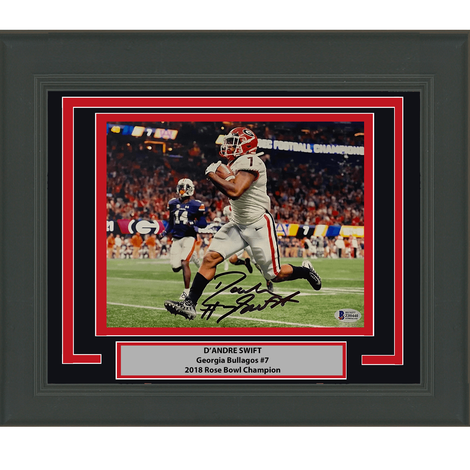 Framed Autographed/Signed D'Andre Swift Georgia Bulldogs 8x10 College Football Photo Beckett BAS COA #1