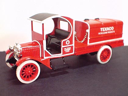 Ertl 19542 1/33 Scale Texaco #17 2000 - 1919 GMC Tanker