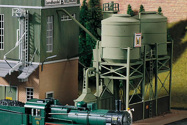 PIKO 61115 HO Scale Billinger's Co-Op Silos Kit