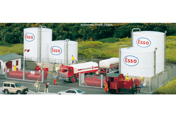 PIKO 61141 HO Scale ESSO Tank Farm Complex Kit