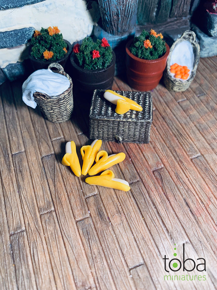 Toba Miniatures 1039 1/12 Scale Bananas (5)
