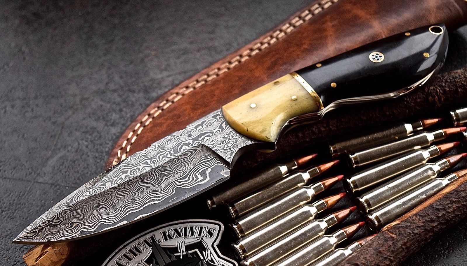 Damascus steel skinning knife