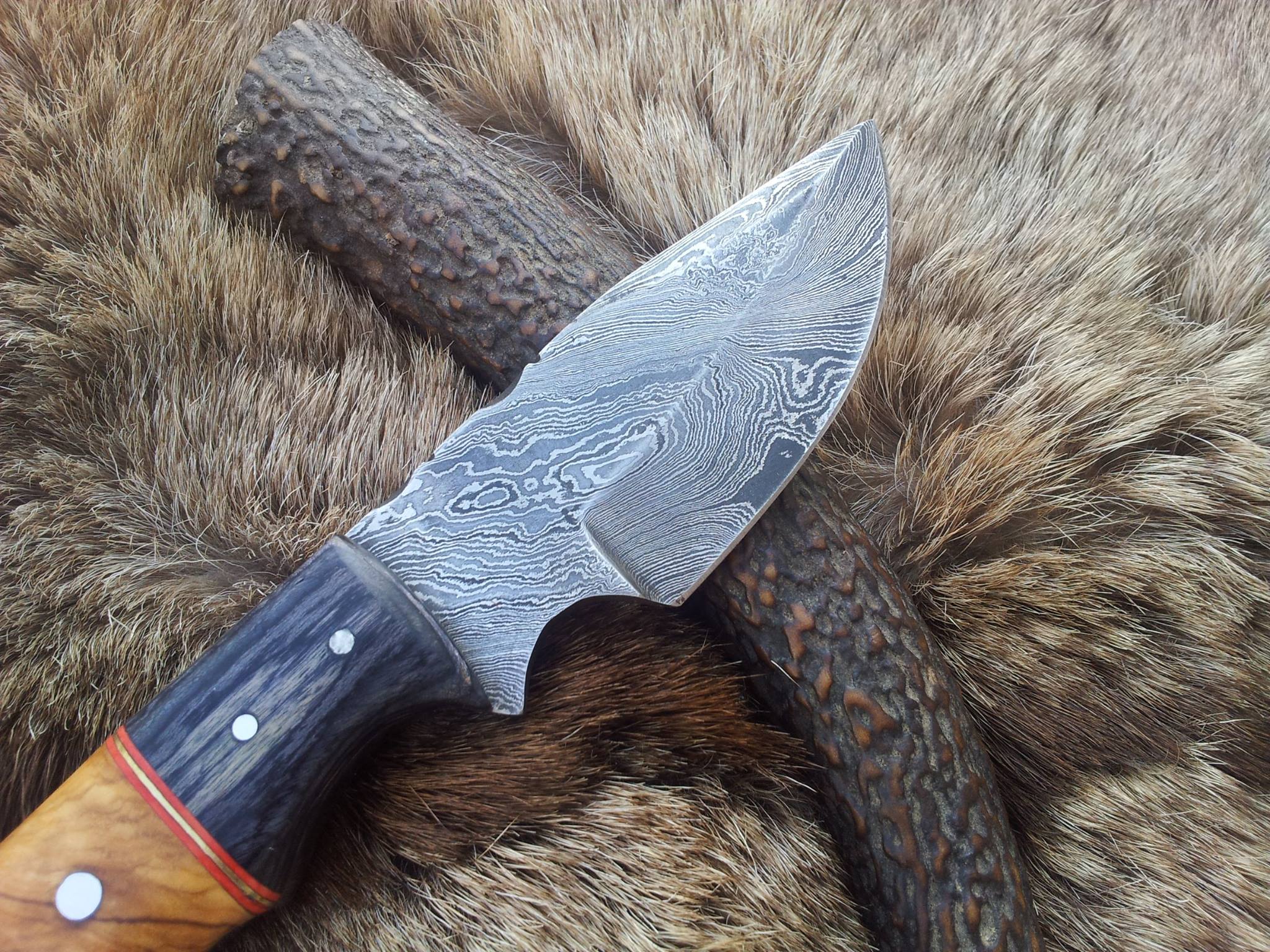 Custom Damascus Steel Field Dressing Deer Skinning Knife – 7 Inch Drop Point Blade with Olivewood Handle