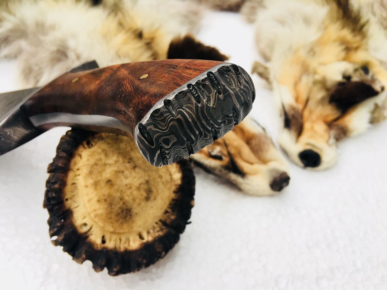 Full Tang Custom Handmade Damascus Steel Hunting Skinning Knives