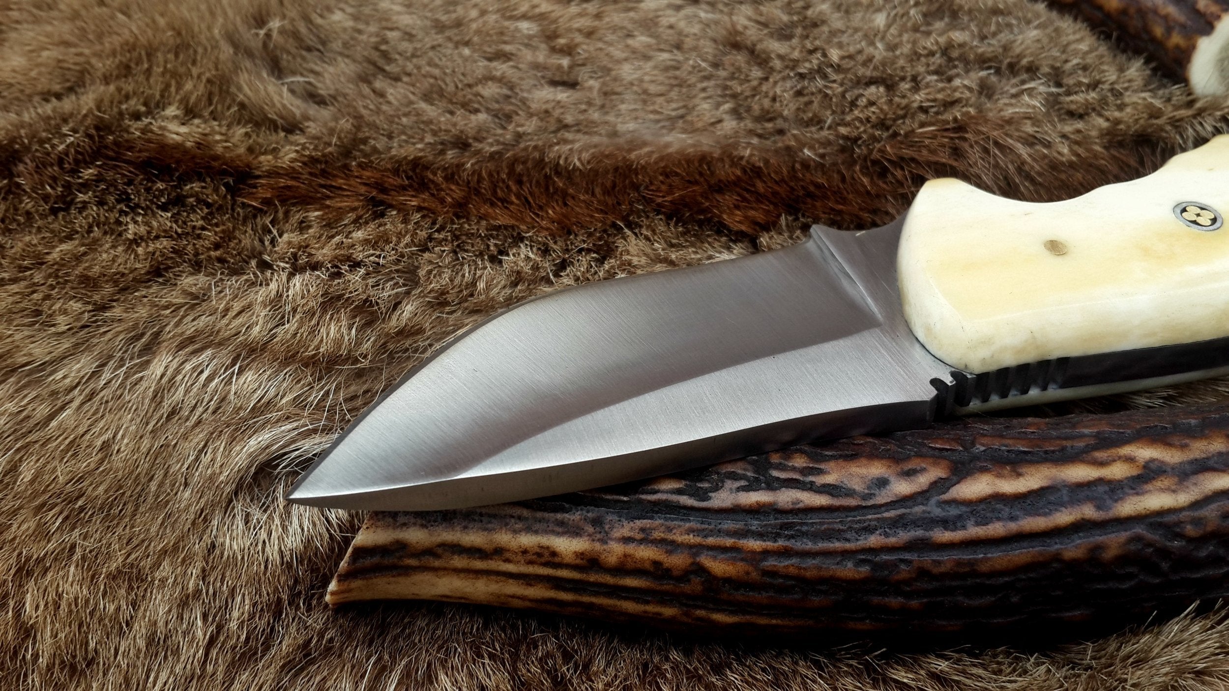 Compact D2 Steel Field Dressing Deer Skinning Knife – 6.5 Inch Blade with Bone Handle