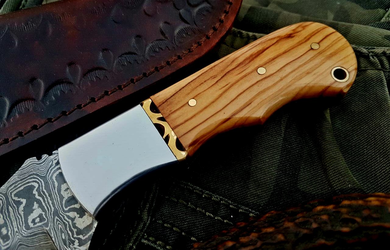 Custom Handmade Damascus Steel Hunting Skinning Knife