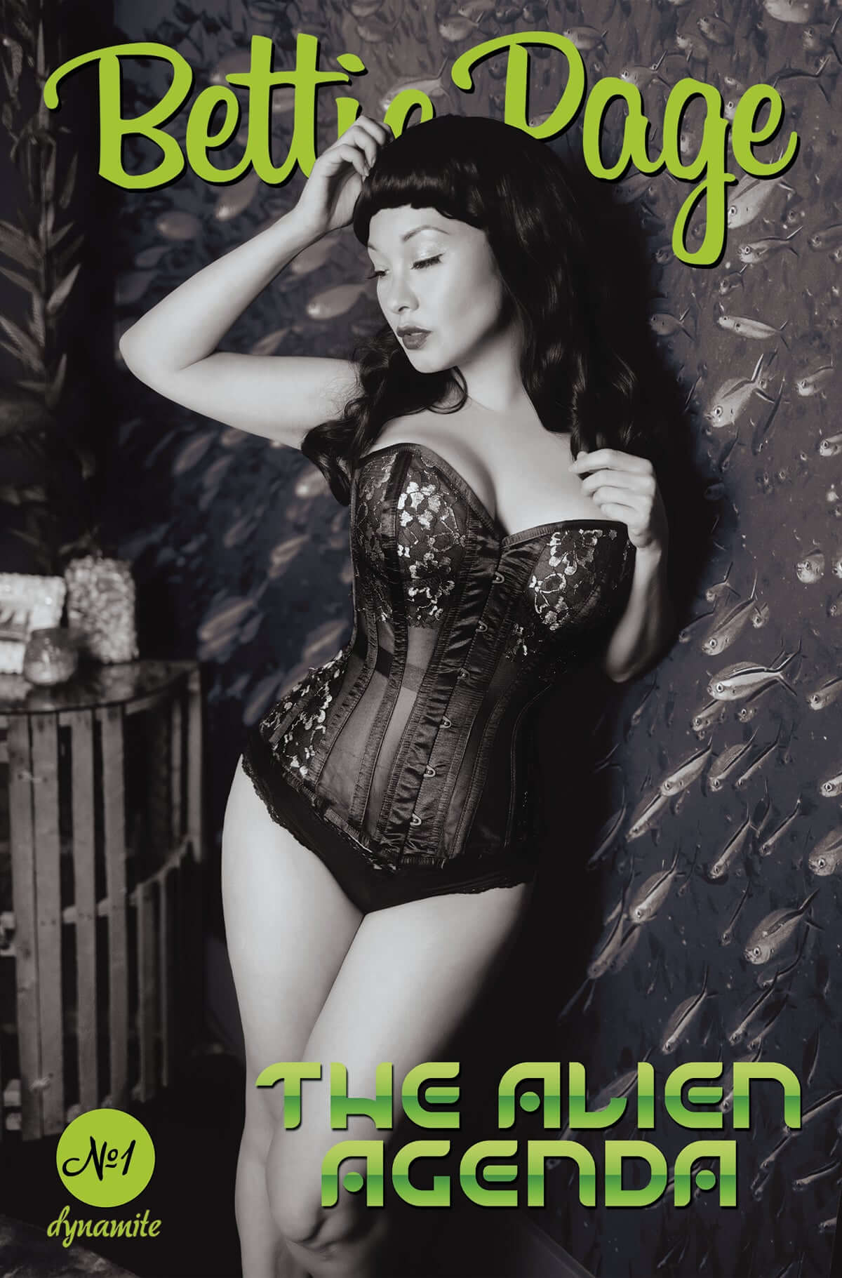 Bettie Page Alien Agenda #1 G 1:10 Cosplay B&W Variant (03/09/2022) Dynamite