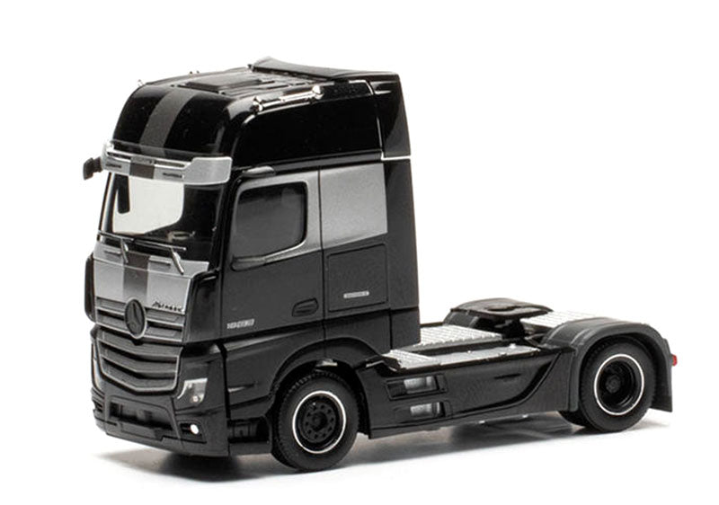 Herpa 315852-BK 1/87 Scale Mercedes-Benz Actros Gigaspace Tractor