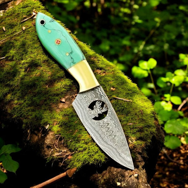 Damascus Steel Hunting & Skinning Blade with Deer Wirecut Pattern – The Whitetail Skinner