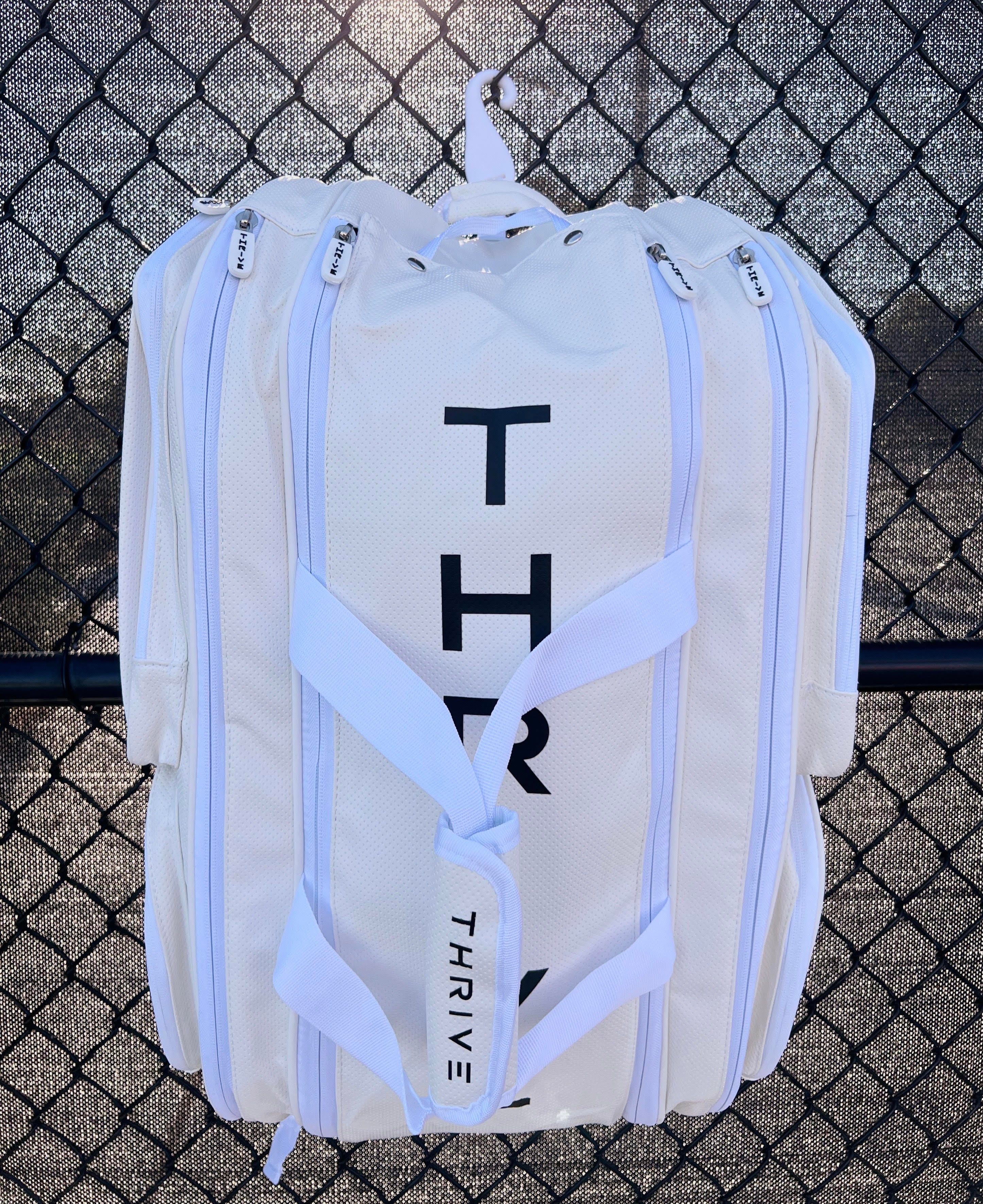 Elite Pro Tour Bag w/shoe bag - WHITE