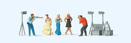 Preiser 10789 HO Scale Photographers and Models At the Fashion Shoot (5)