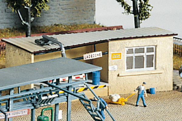 PIKO 60022 N Scale N Bulk Oil Dealer Office Kit