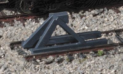 Walthers Cornerstone 933-2605 N Scale Track Bumper - Built-ups -- Dark Gray (5)