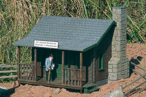 PIKO 62104 G Scale Dr Reynolds Country Home Kit