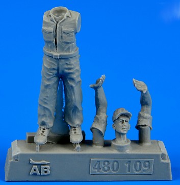 Aerobonus 480109 1/48 WWII US Army Aircraft Mechanic #3 Pacific Theatre (Standin