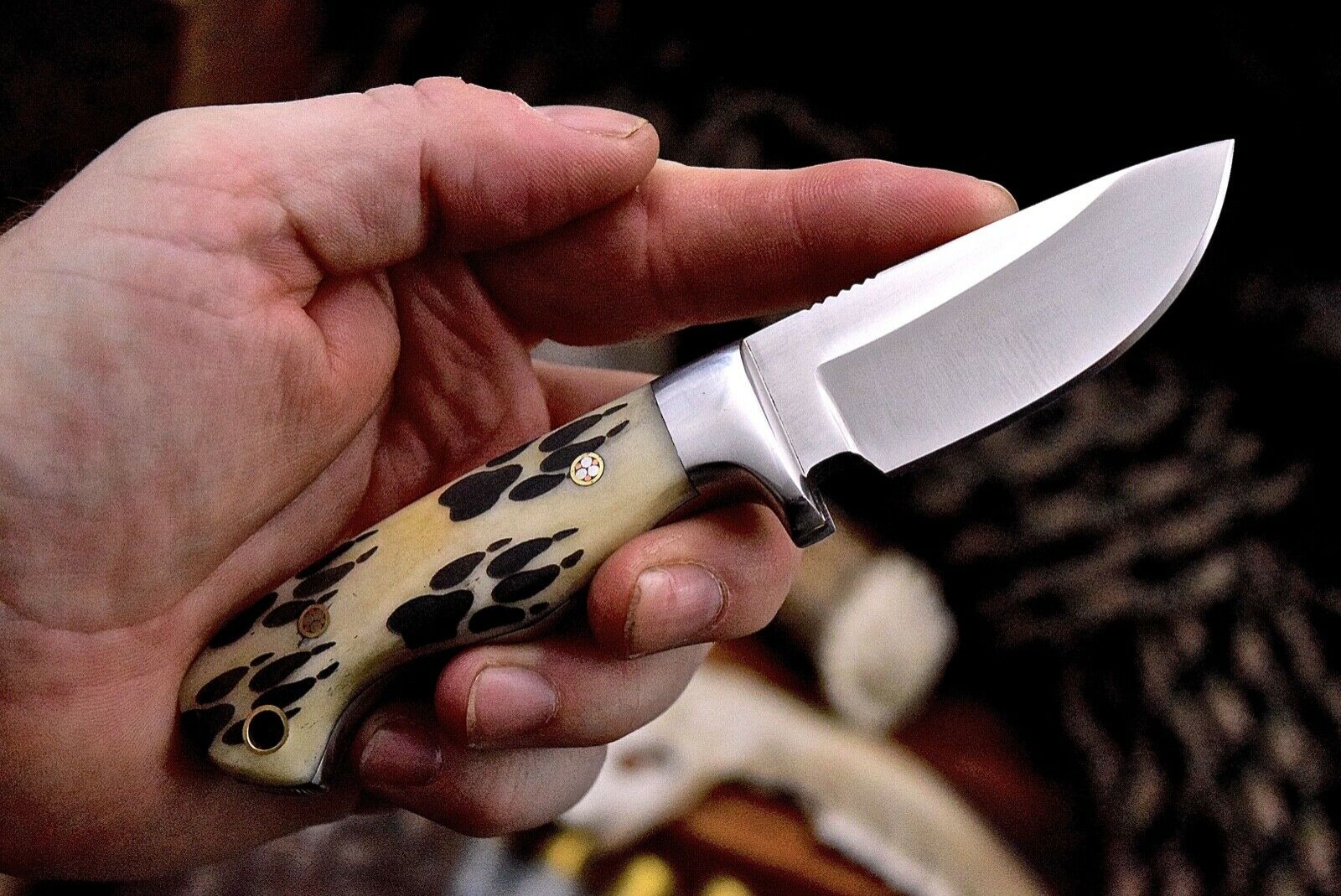 Wolf Paw Hunter’s VG10 Steel Knife – Scrimshaw Bone Handle